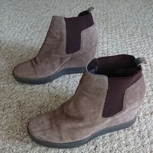 Aquatalia Claire Waterproof Suede Wedge ankle Bootie size 7.5